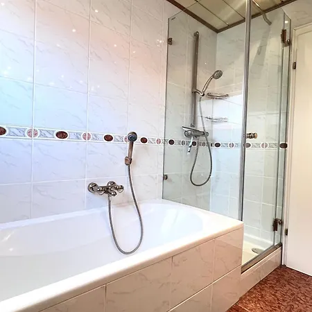 Prázdninový dům Privates Mit Pool & Whirlpool In