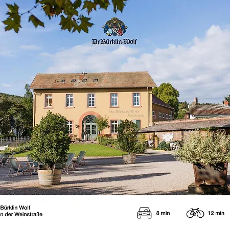 Privates Mit Pool & Whirlpool Zentral In