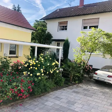 Privates Mit Pool & Whirlpool In *