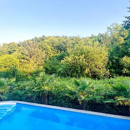 Holiday home Privates Mit Pool & Whirlpool Zentral In *