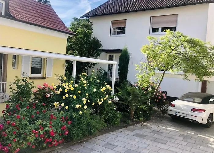 Privates Mit Pool & Whirlpool In *